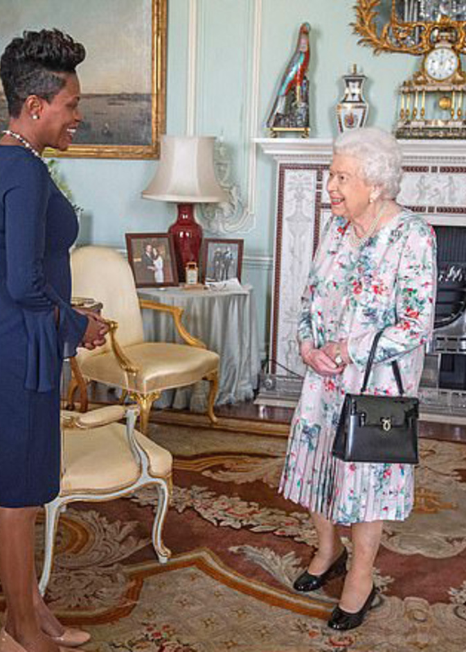 ملكة بريطانيا تستخدم ستة غرف "متواضعة" في قصر باكنغهام لا يسمح بدخول الرجال إليها