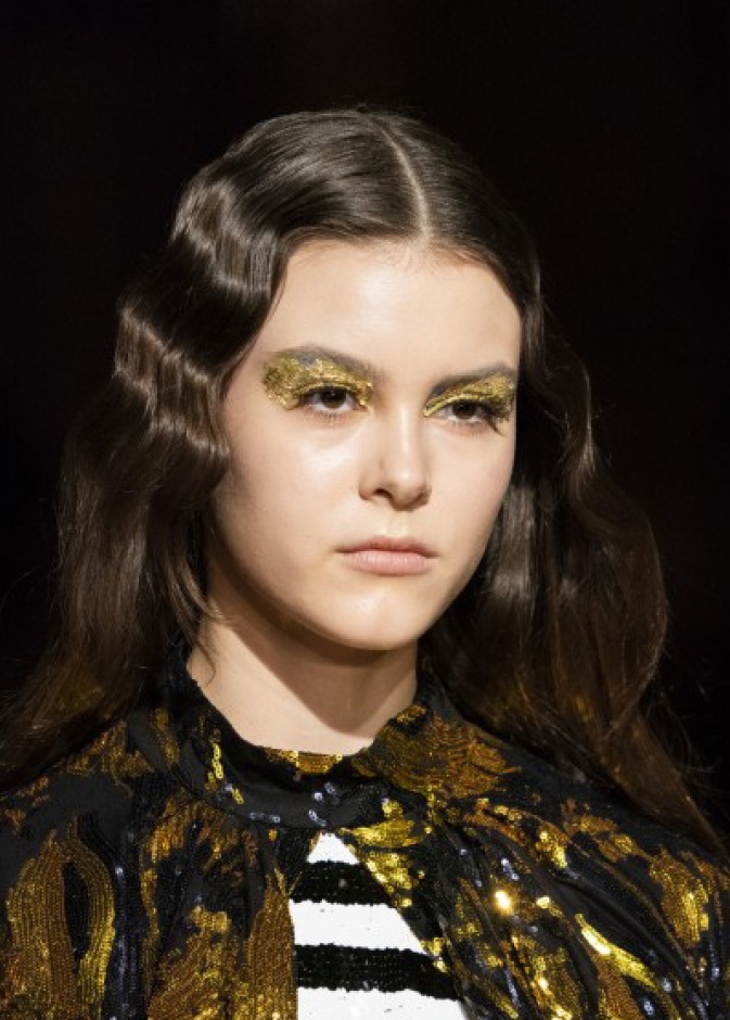 احمر شفاه قوي ولماع على طريقة ‏Tadashi Shoji