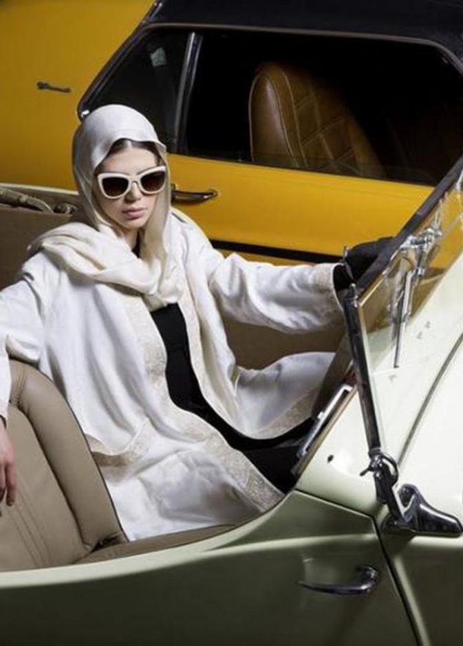 خصصت دور الأزياء العالمية جزء من اهتماماتها للمرأة السائقة في أزياء خريف 2019