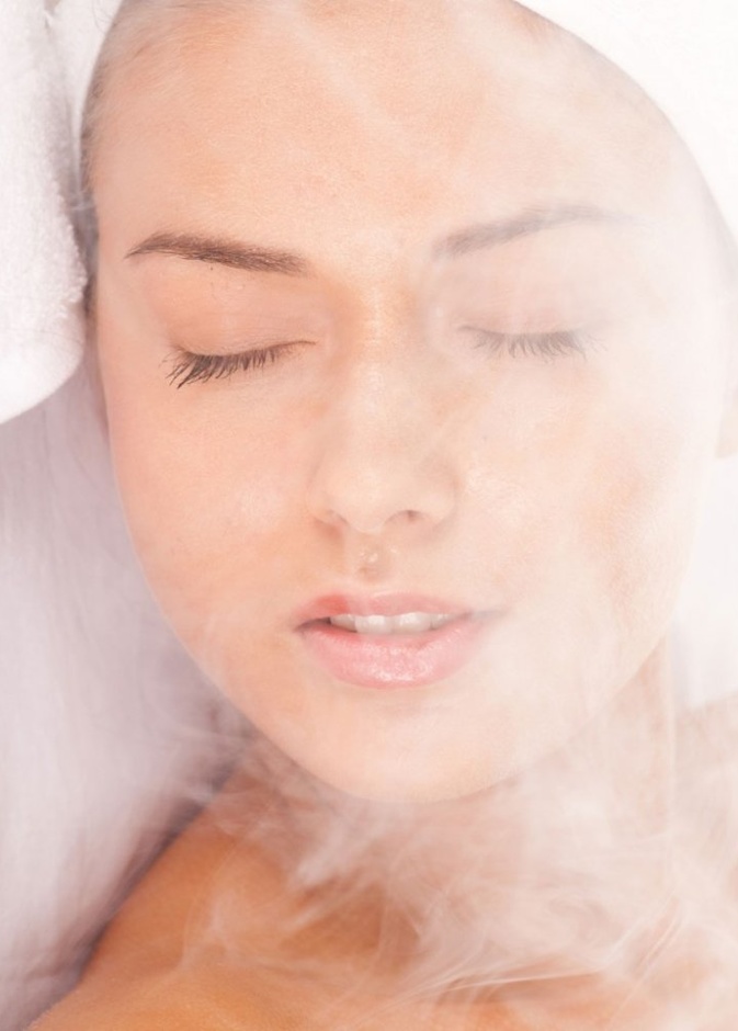 المنشفة الساخنة للاستفادة من بخار الماء للشعر