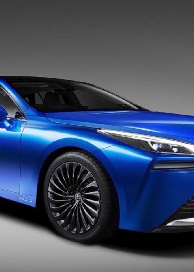 Mirai في الجيل الثاني من مفهوم السيدان العادية إلى نمط أكثر رفاهية مع فئة السيدان الكوبيه