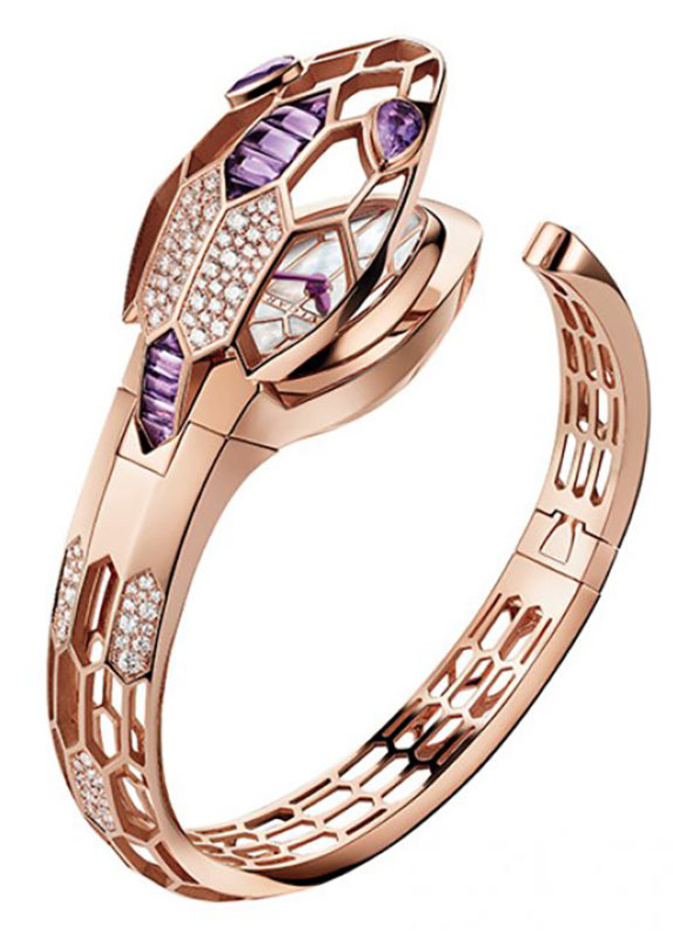 ساعة من شانيل Chanel