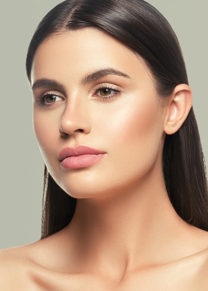  احصلي على حواجب كثيفة وسميكة من خلال عملية زراعة شعر الحواجب