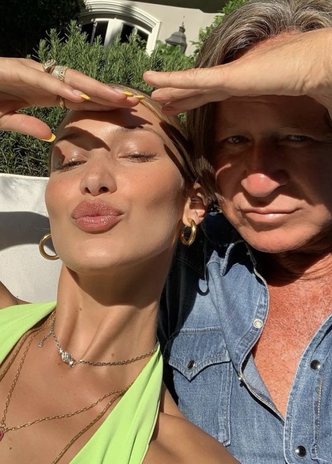 بيلا حديد تنشر صورة مع والدها محمد حديد بمناسبة عيد ميلاده