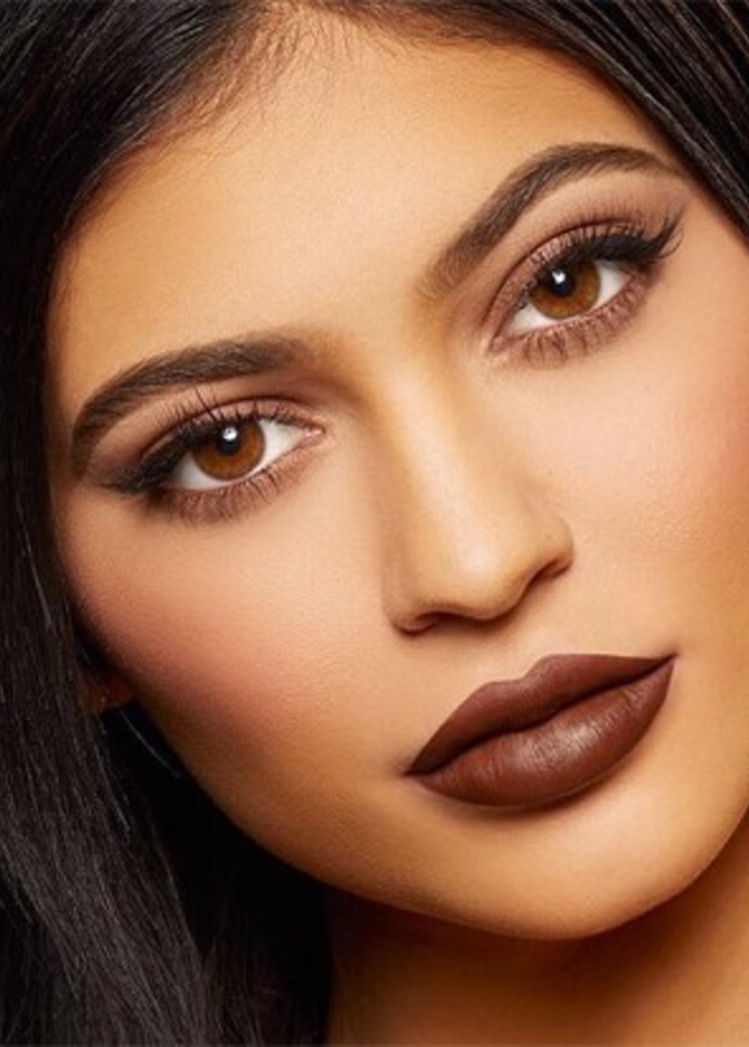  أحمر الشفاه البني أجمل صيحات الخريف والشتاء 2020
