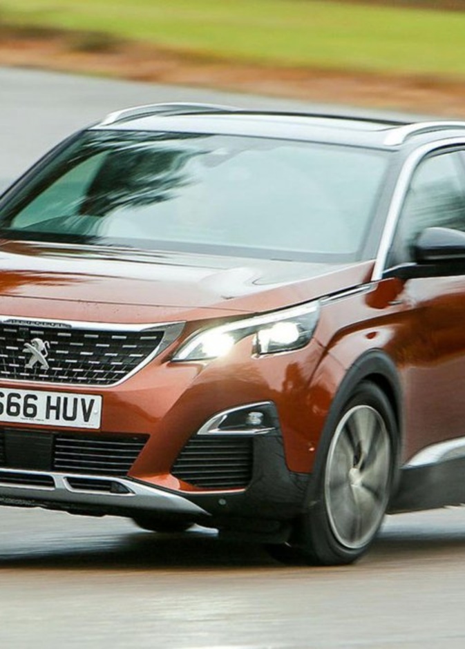 ركزت السيدات في اقتنائهن لطراز X1 على اللون الأزرق الكحلي