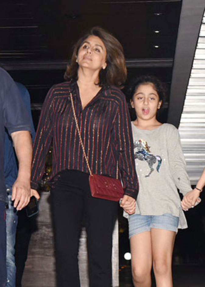 رانبير كابور Ranbir Kapoor في نزهة عائلية في مومباي