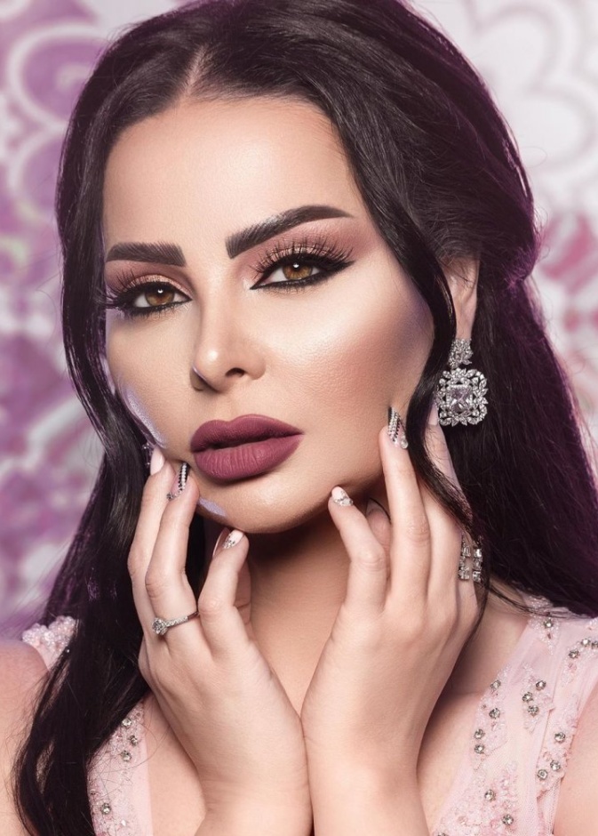 تعلمي خطوات مكياج ديانا كرزون