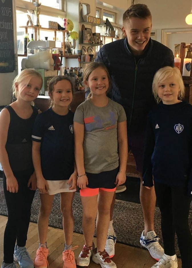 الأميرة جوزفين مع بطل العالم لتنس الناشئين