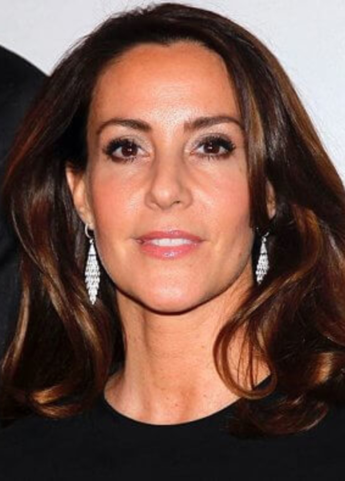  الأميرة ماريا أنيقة في فستان Maje