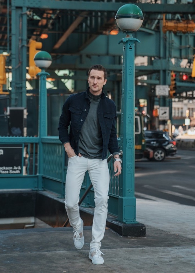 استوح اطلالاتك بجاكيت الجينز بستايل شبابي مع الاكسسوارات الجذابة