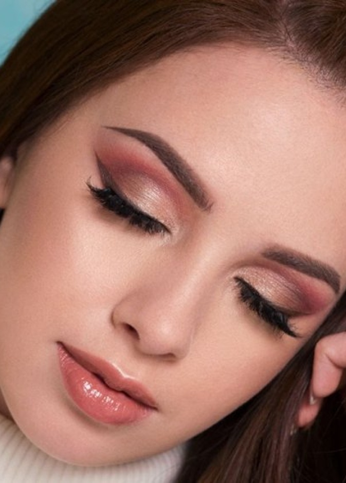  الآيلاينر المسحوب باللون البني أجمل صيحات خريف 2019