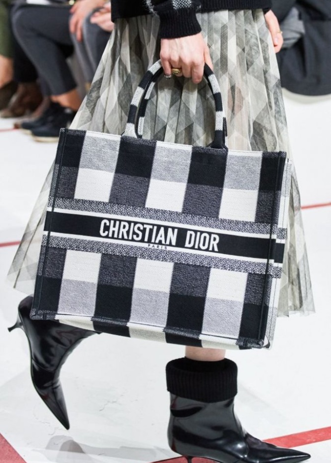   حذاء كاحل كعب عال من Alexander McQueen
