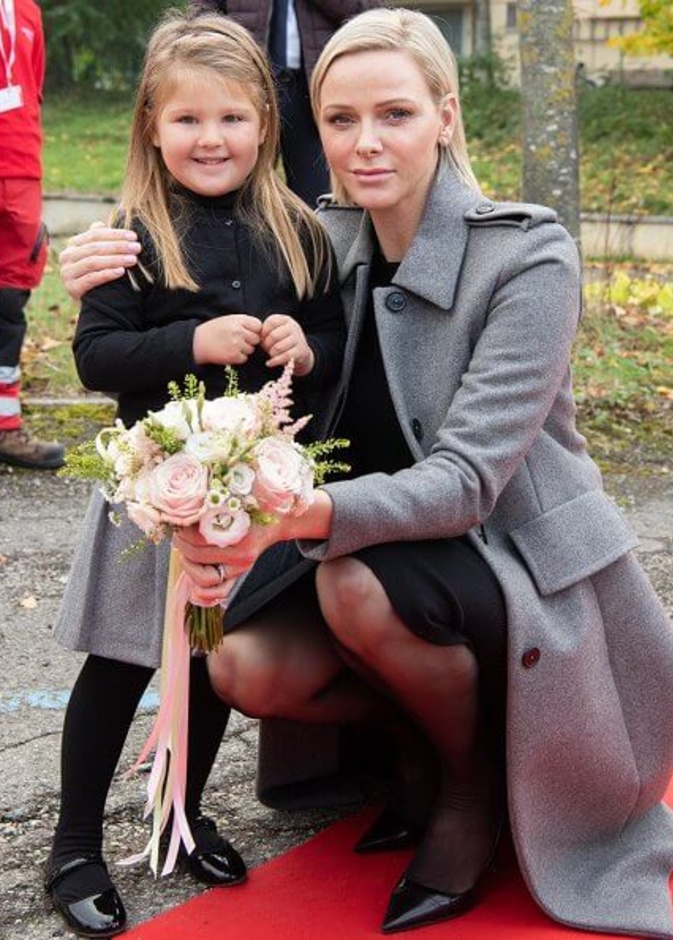 الأميرة تشارلين تفتتح مدرسة ابتدائية في إقليم أبروتسو