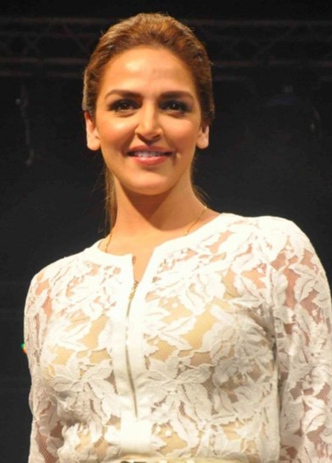 ايشا ديول من مواليد 2 نوفمبر 1981