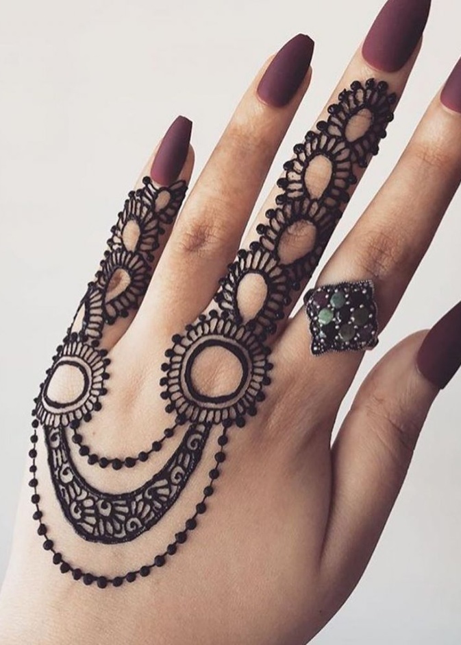 اختيار الحناء الخام مع الخبراء المتخصصين لازالتها فيما بعد بطريقةسهلة وطبيعية