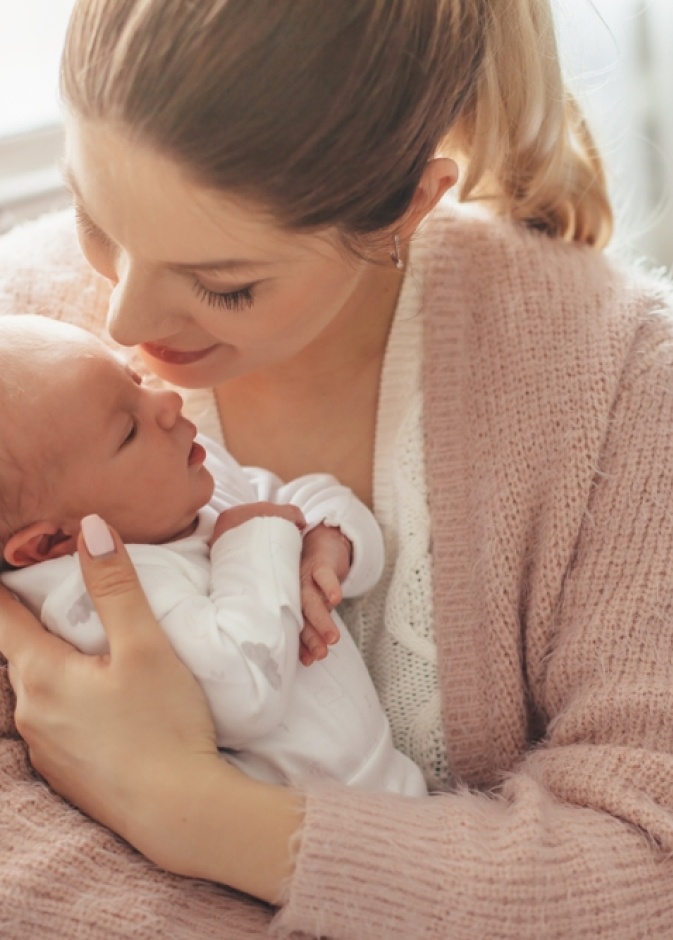 كيف تعلم الأم أن مولودها بخير 