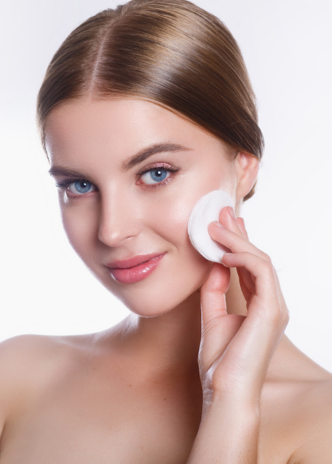 استخدمي الطرق الطبيعية لإزالة المكياج عن العيون