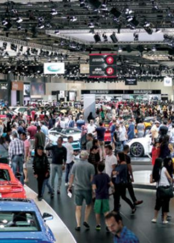 الشيخ أحمد بن محمد بن راشد آل مكتوم افتتح المعرض