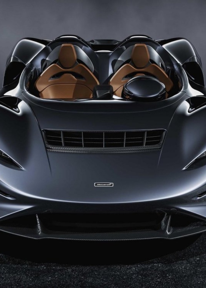 استلهمت الرودستر الجديدة تصميمها من أسطورة ماكلارين في ستينيات القرن الماضي Elva MIA