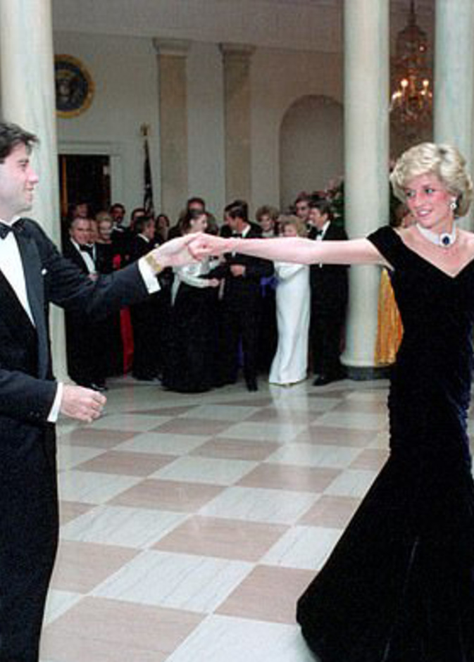 فستان الأميرة ديانا الشهير يعرض للبيع بسعر 350 ألف جنيه إسترليني