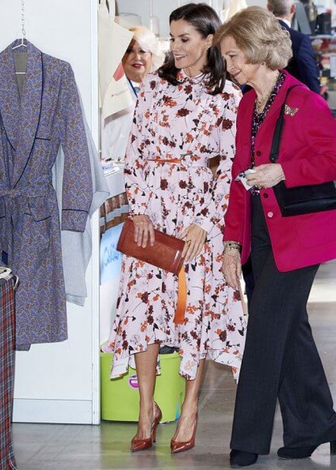 الملكة صوفيا ببدلة رسمية أنيقة