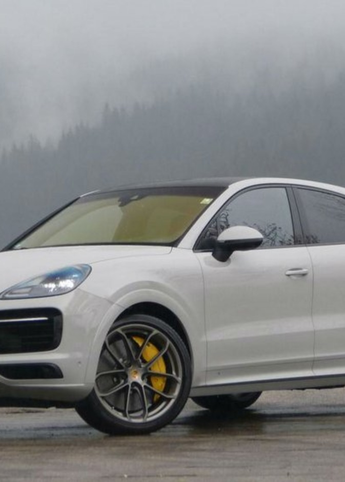 بورش تكشف عن نموذجين جديدين من Cayenne الأسطورية