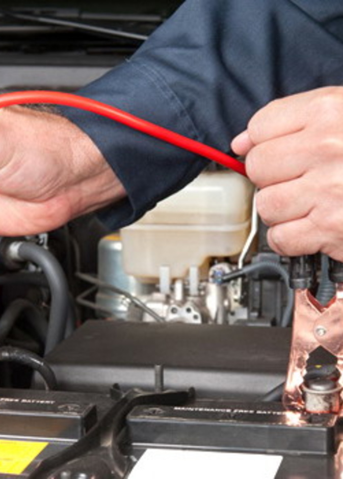 تشغيل السيارة والبطارية فارغة أو ضعيفة