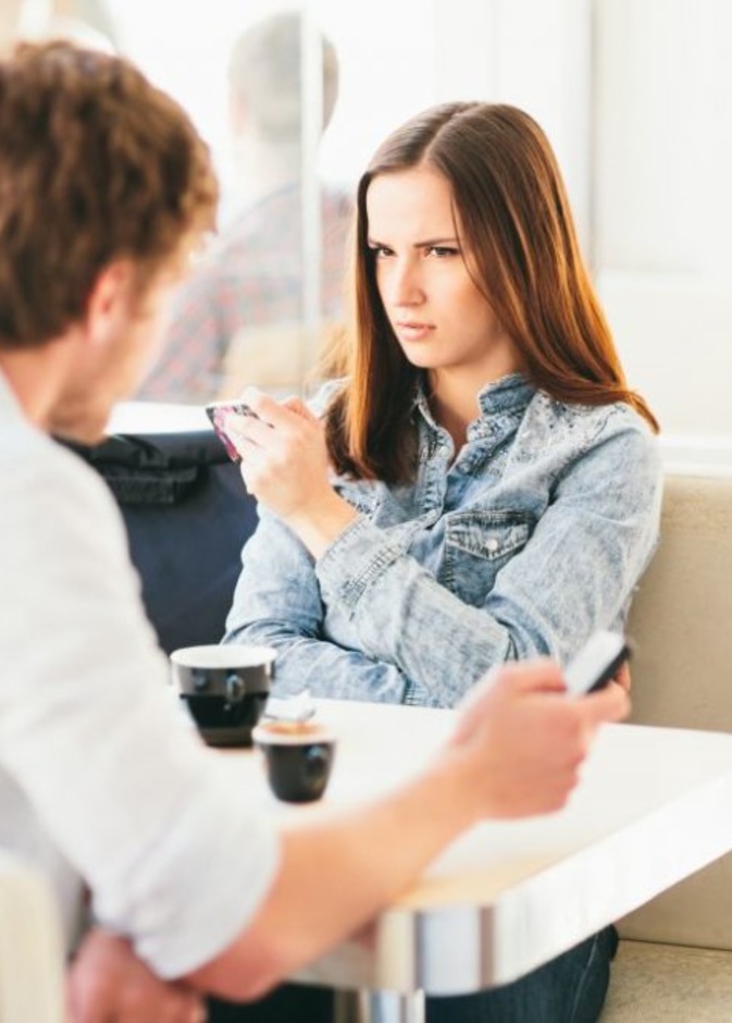 سبعة تصرفات لا يحبها الرجل في المرأة - افشاء اسرار الزوجية