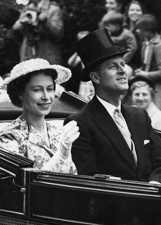 الأمير وليام وكيت ميدلتون يهنئون الملكة بعيد زواجها