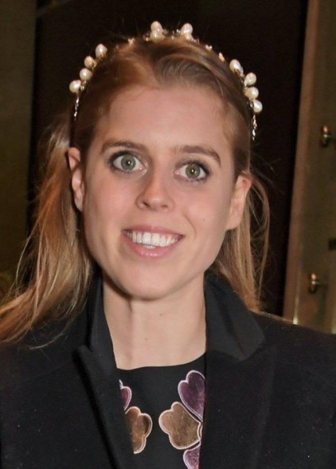 الأميرة بياتريس تسير على خطى جدتها ملكة بريطانيا