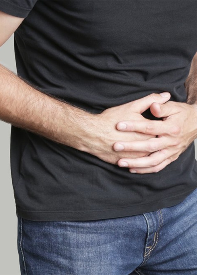 العادات الغذائية الخاطئة تسبب الامساك لدى الشباب