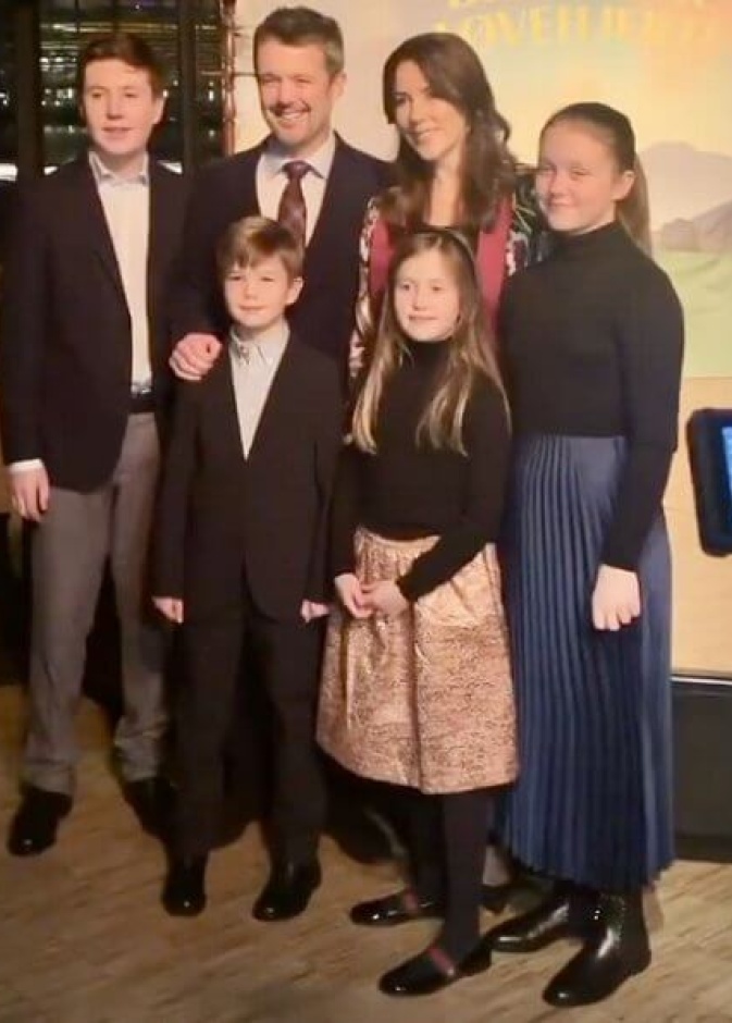 العائلة المالكة الدنماركية في العرض الأول لفيلم Brothers Lionheart