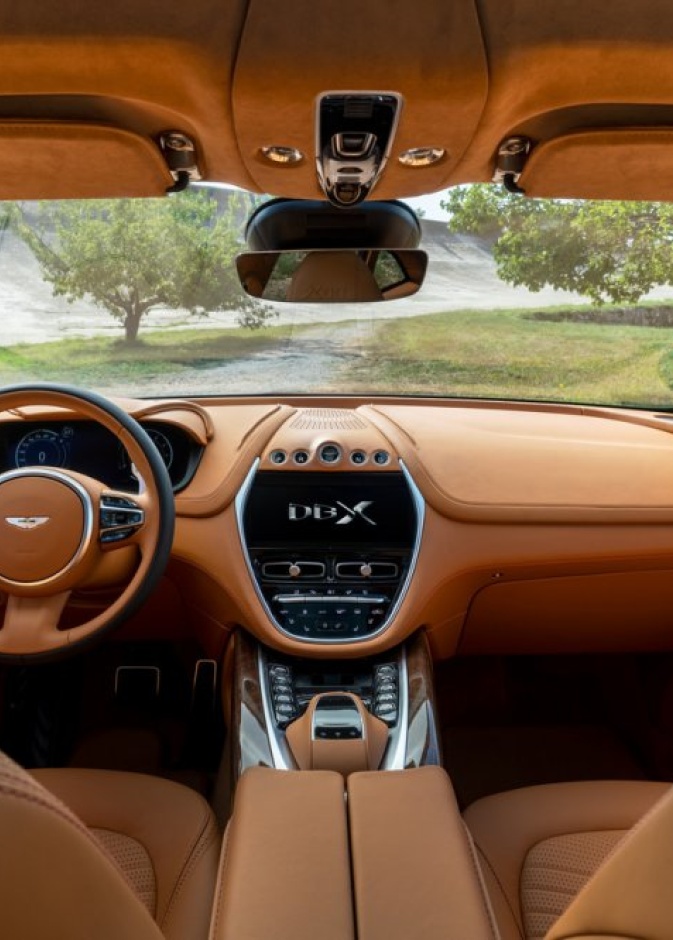 سيارة DBX من أستون مارتن غاية في الفخامة