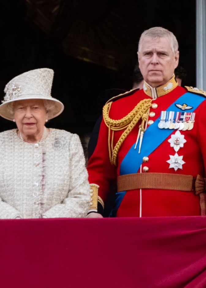 الأمير أندرو أقرب أبناء الملكة إليها