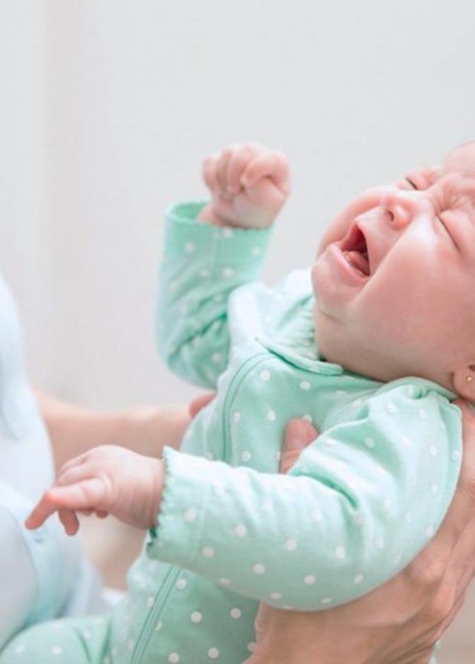 اعراض واسباب الامساك عند الرضع في الشهر الاول وطرق علاجه