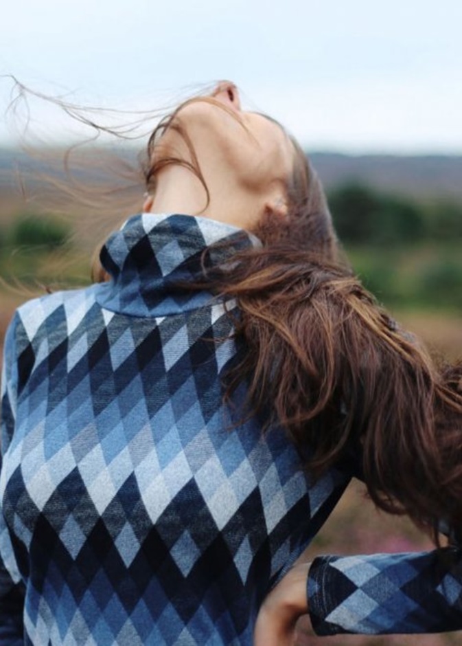  الاتكال على تمارين بسيطة يجنب المرأة السائقة التعرض لآلام الظهر والرقبة