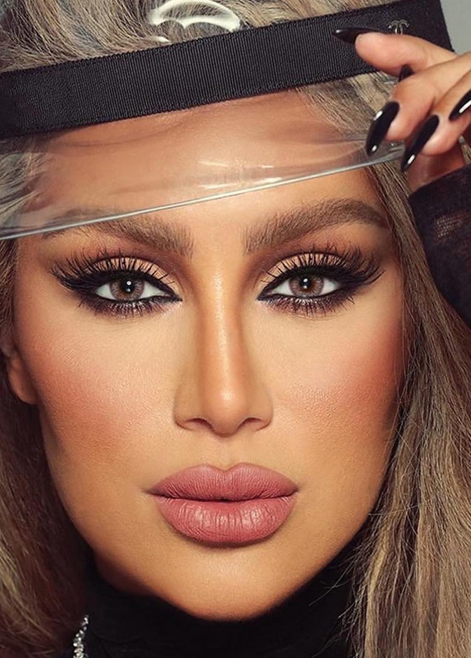رسمات آيلاينر للعيون الواسعة 
