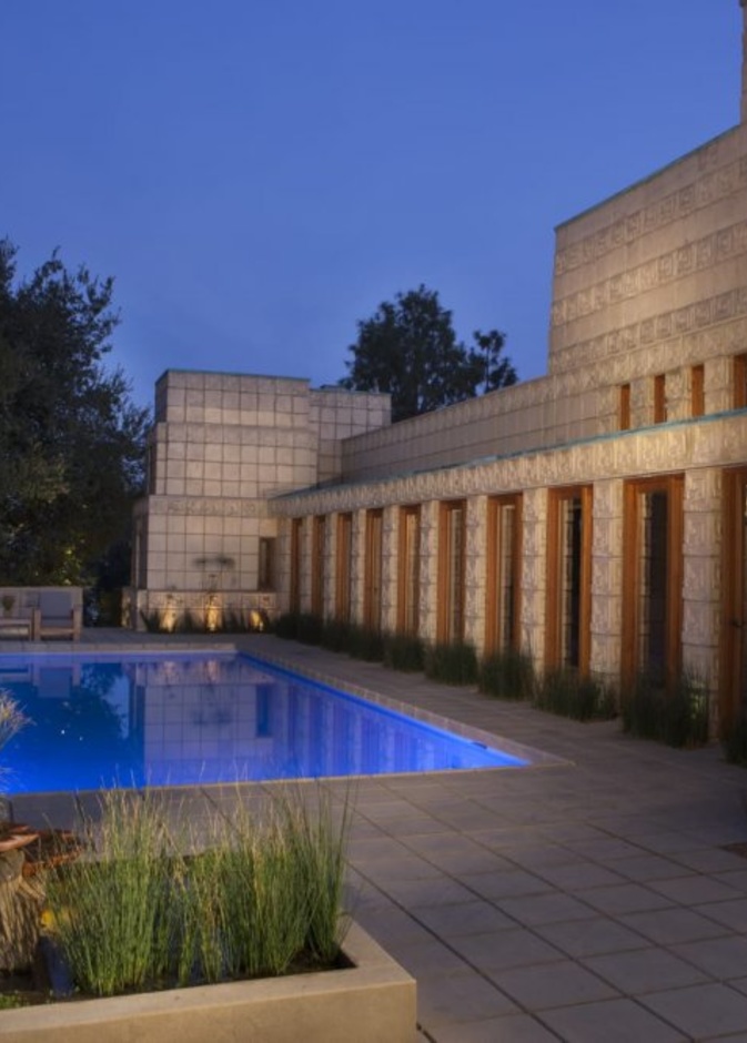 الفن والحرفية العالية في تصميم الحجارة في منزل Frank Lloyed Wright