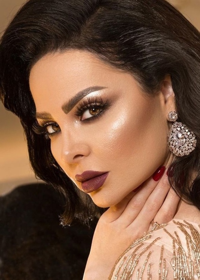 مكياج بروزنزي باسلوب ديانا كرزون