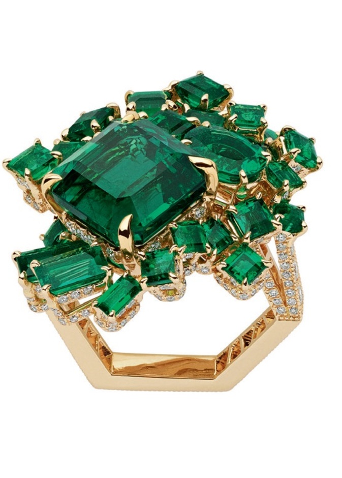 خاتم Boucheron بحجر ياقوت أزرق من سيلان مع الماس الأبيض من مجموعة .Paris, vu du 26