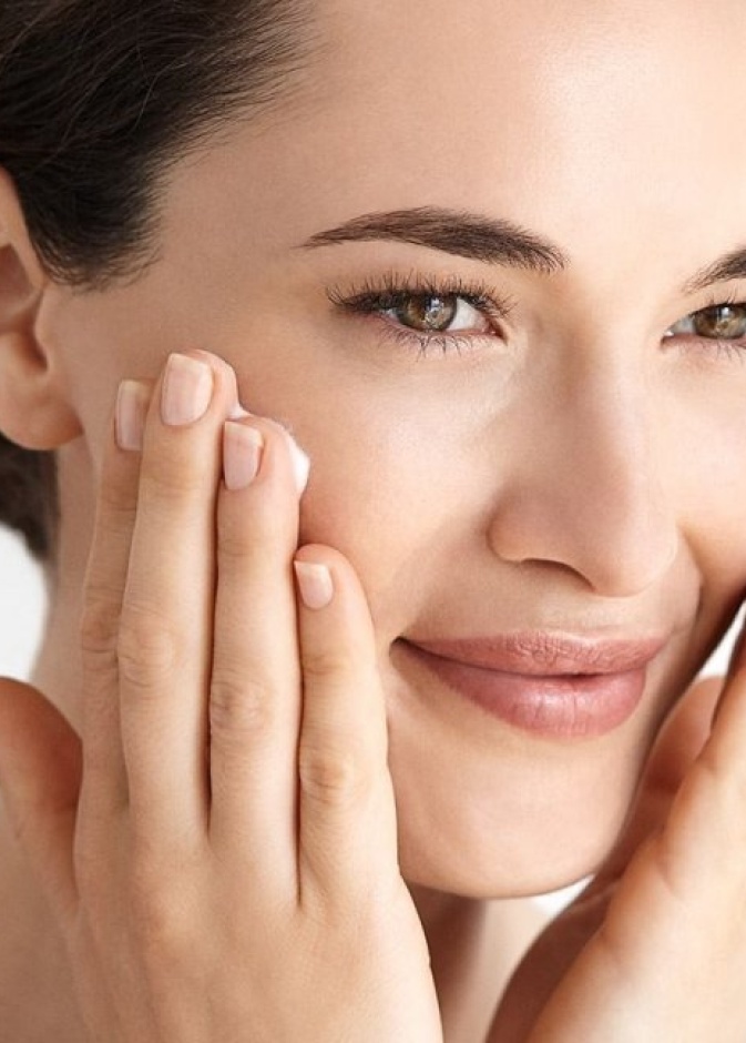 أكثري من أكل التوت والفراولة لحماية بشرتك من التلف