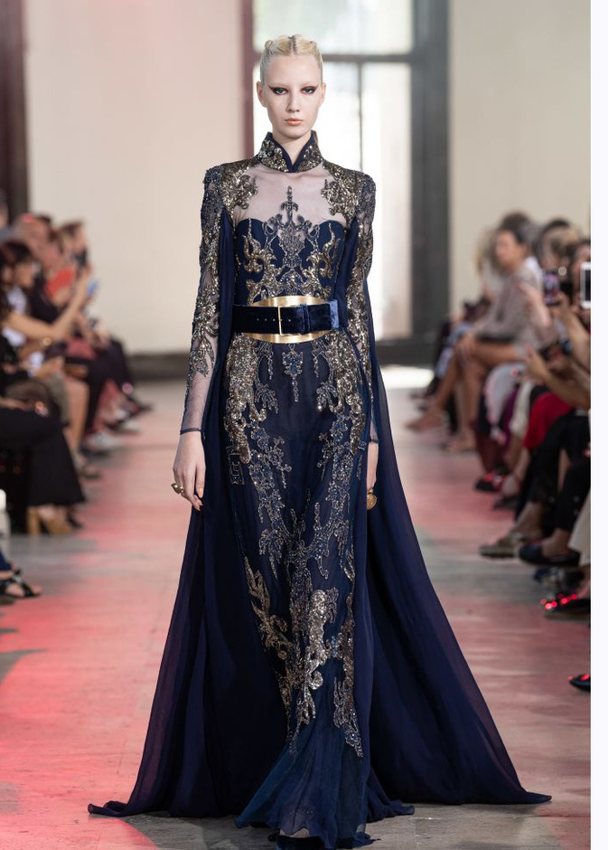  فستان مطرز من Ralph & Russo