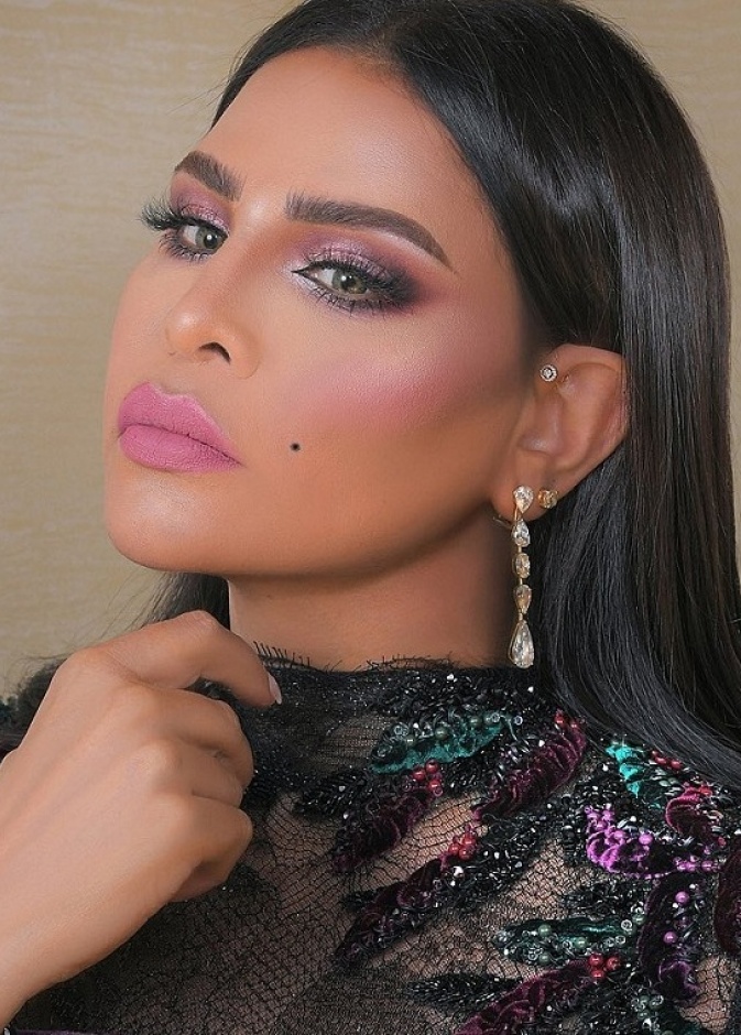 هل قلدت أحلام زميلتها نادين نجيم في أحدث اطلالة جمالية لها
