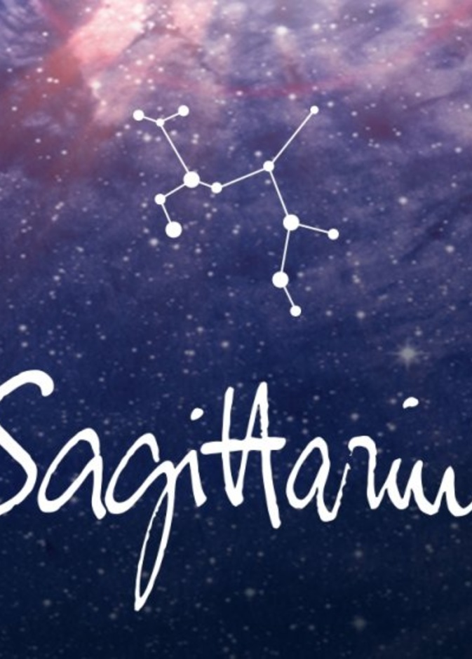 رجل القوس يحب تجميع الكتب وتحديداً التي تتحدث عن السفر والتصوير