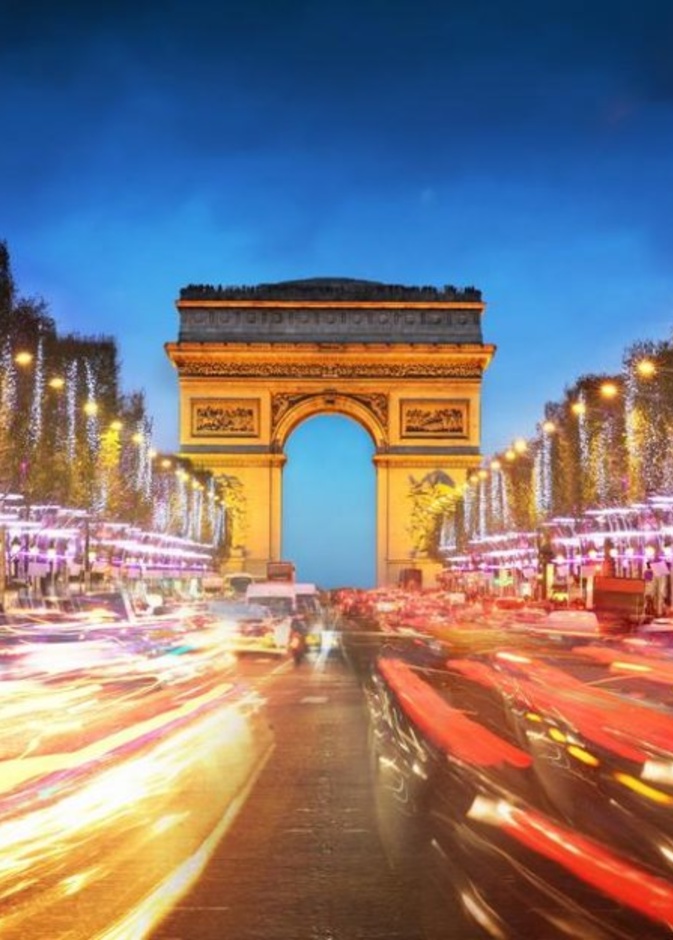  الشانزلزيه ليس فقط واحد من أشهر وأرقى السياحية والتجارية في باريس والعالم