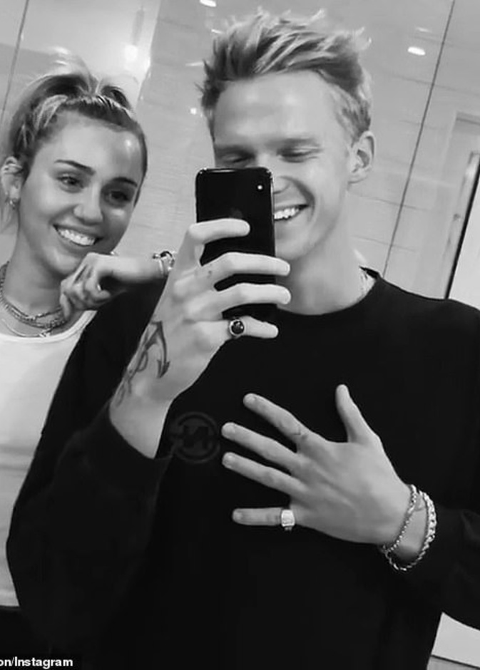 مايلي سايرس وكودي سيمبسون