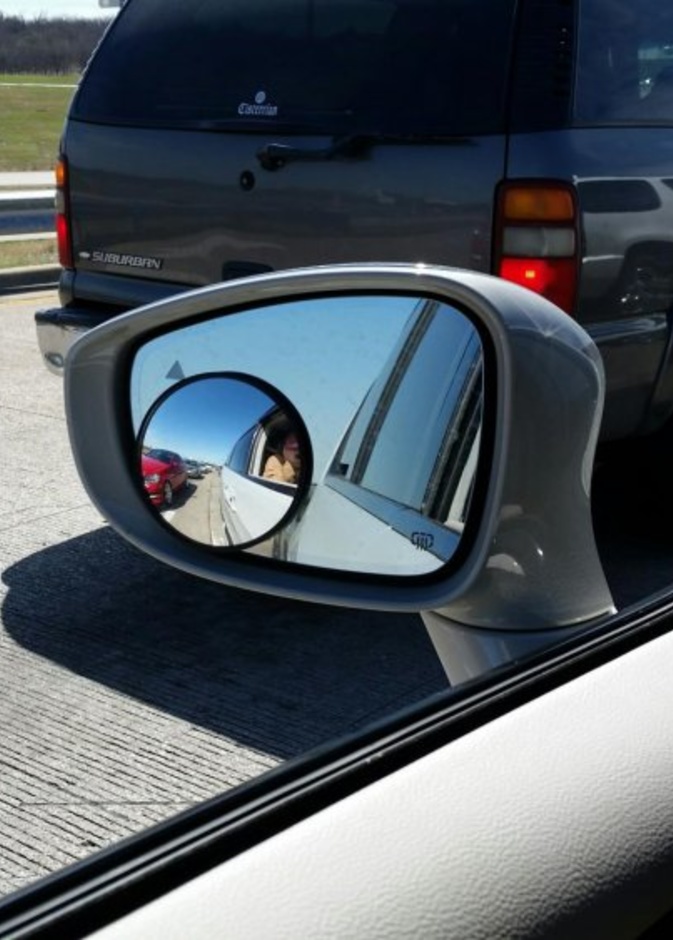  كيفية استخدام مرايات السيارة 