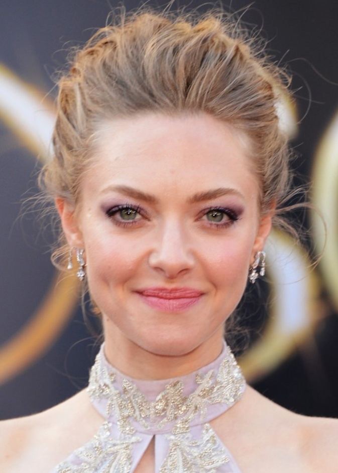 اماندا سيفريد ترتدي أقراط من بياجيه Piaget