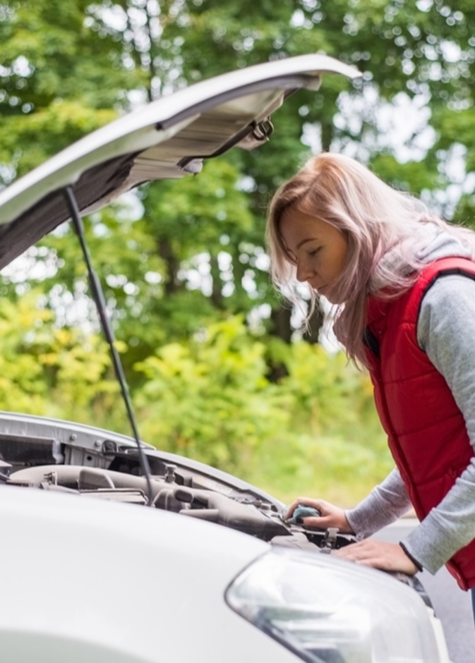  خروج دخان من محرك السيارة